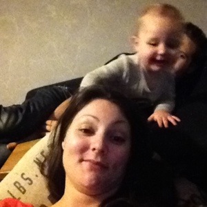 Nä, grabbar nu får ni skärpa er! Vi ska få till en familje-selfie här! Titta hit, Pappsen!